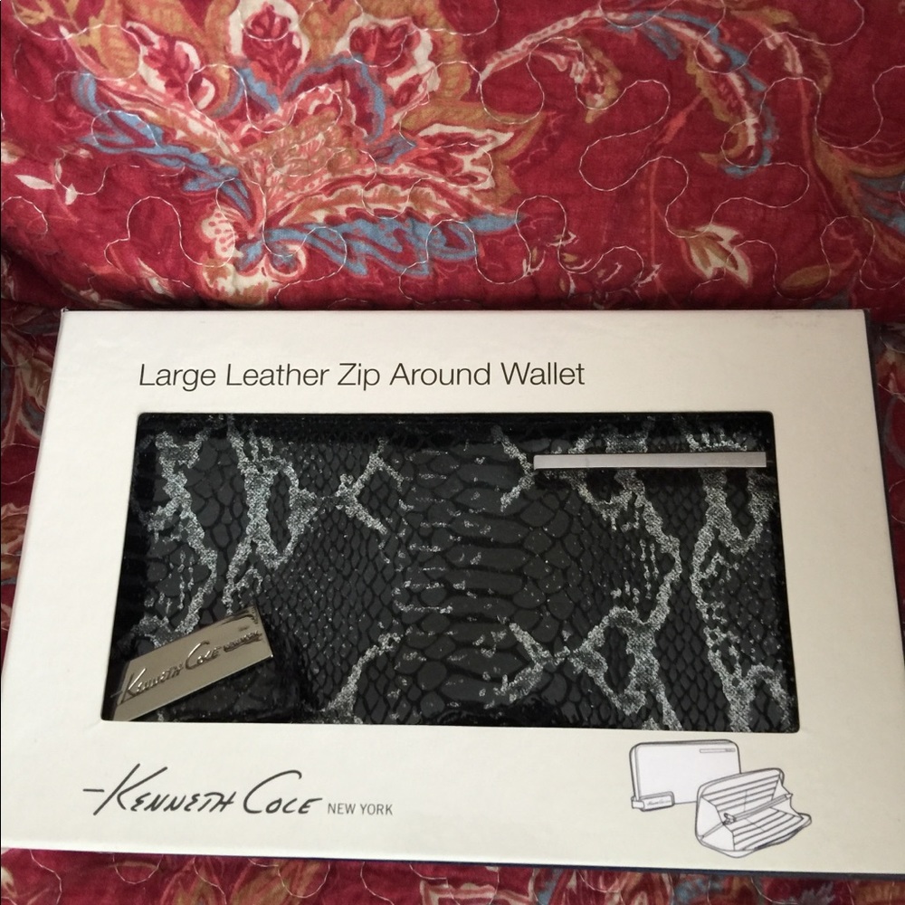Ladies Kenneth Cole zip around leather wallet